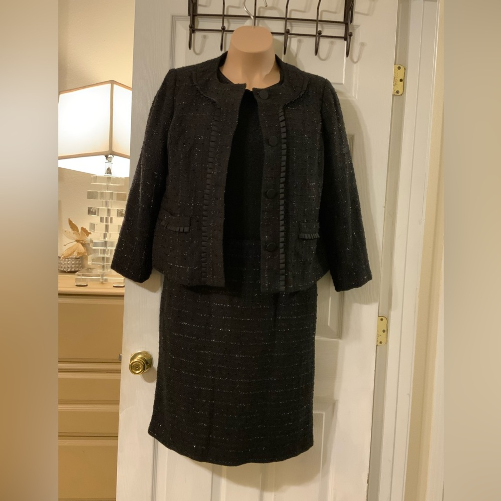 Women’s 2 pc Skirt Suit